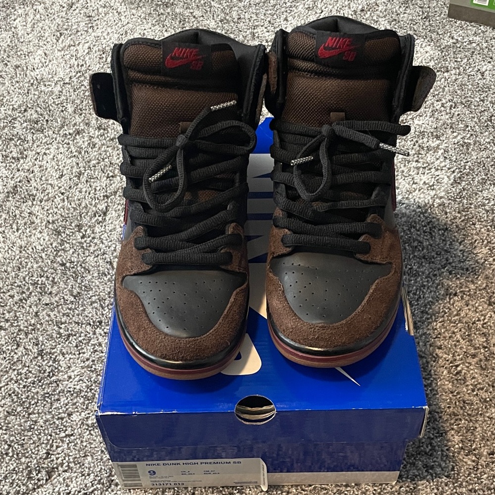 Nike Dunk High SB High-Top Sneakers Black and Brown with Red Accents Men Size 9